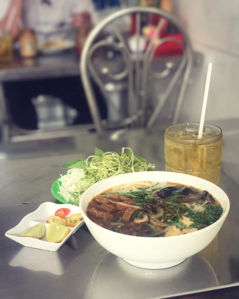 Vietnamese street food and local dining experience in Ho Chi Minh City